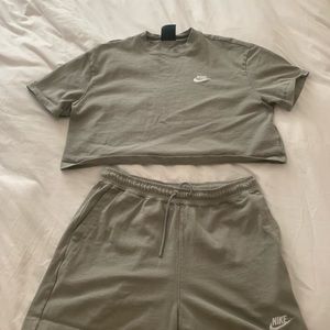 Nike Crop Tee and matching shorts sz M pre loved